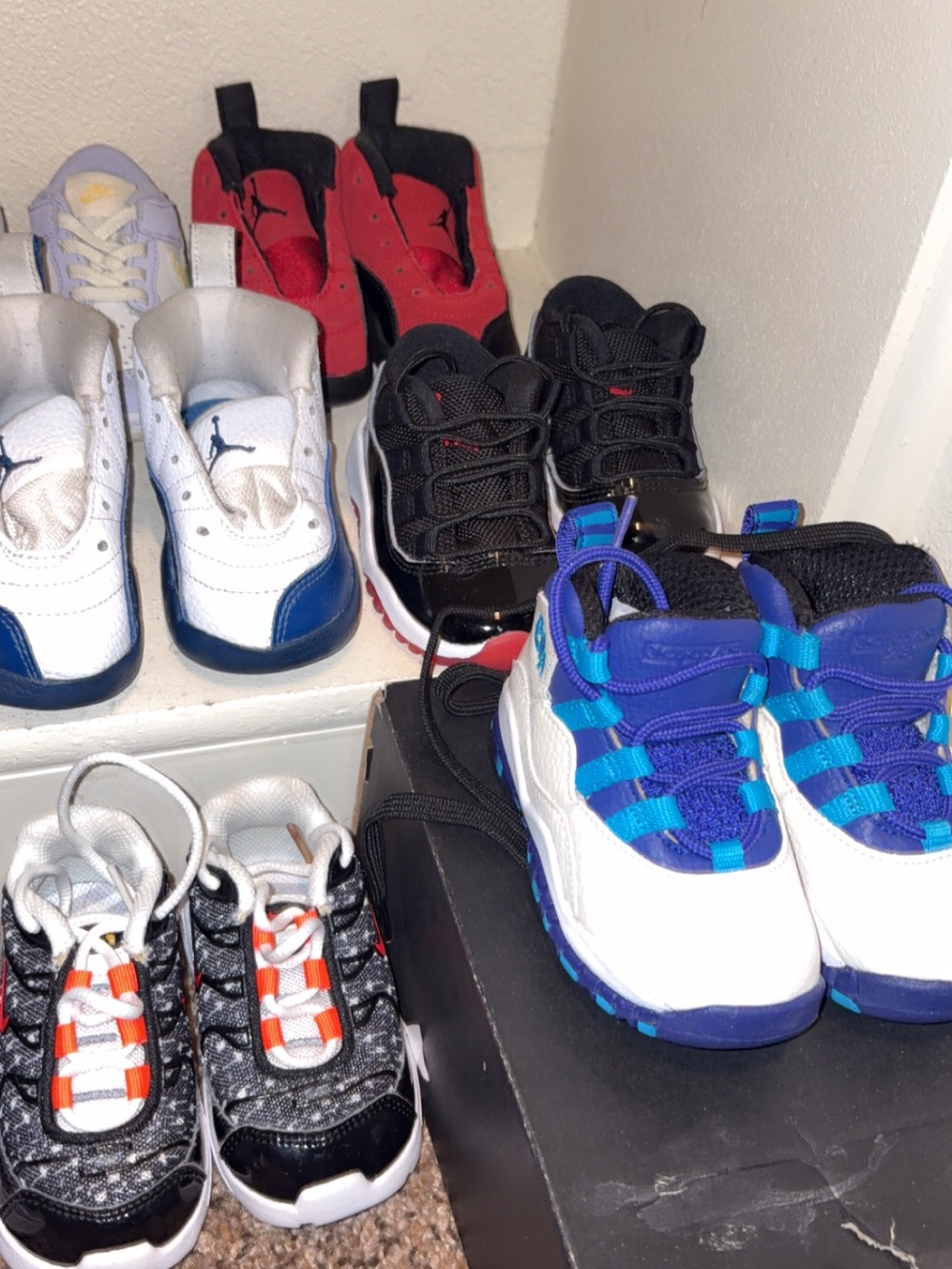 Jordan Kids Basketball Sneakers in White, Blue & Black. New and LIke New…